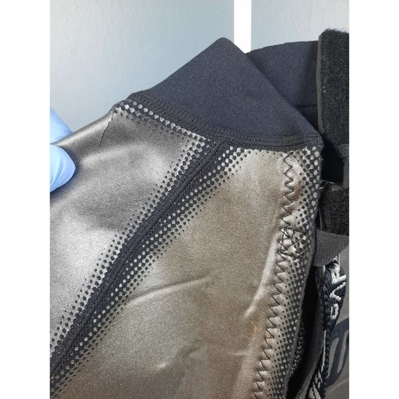 BARE Scuba Wet Suit Mens Size M 2/2 mm Short Power Stretch Black & Metallic Grey - Picture 9 of 12